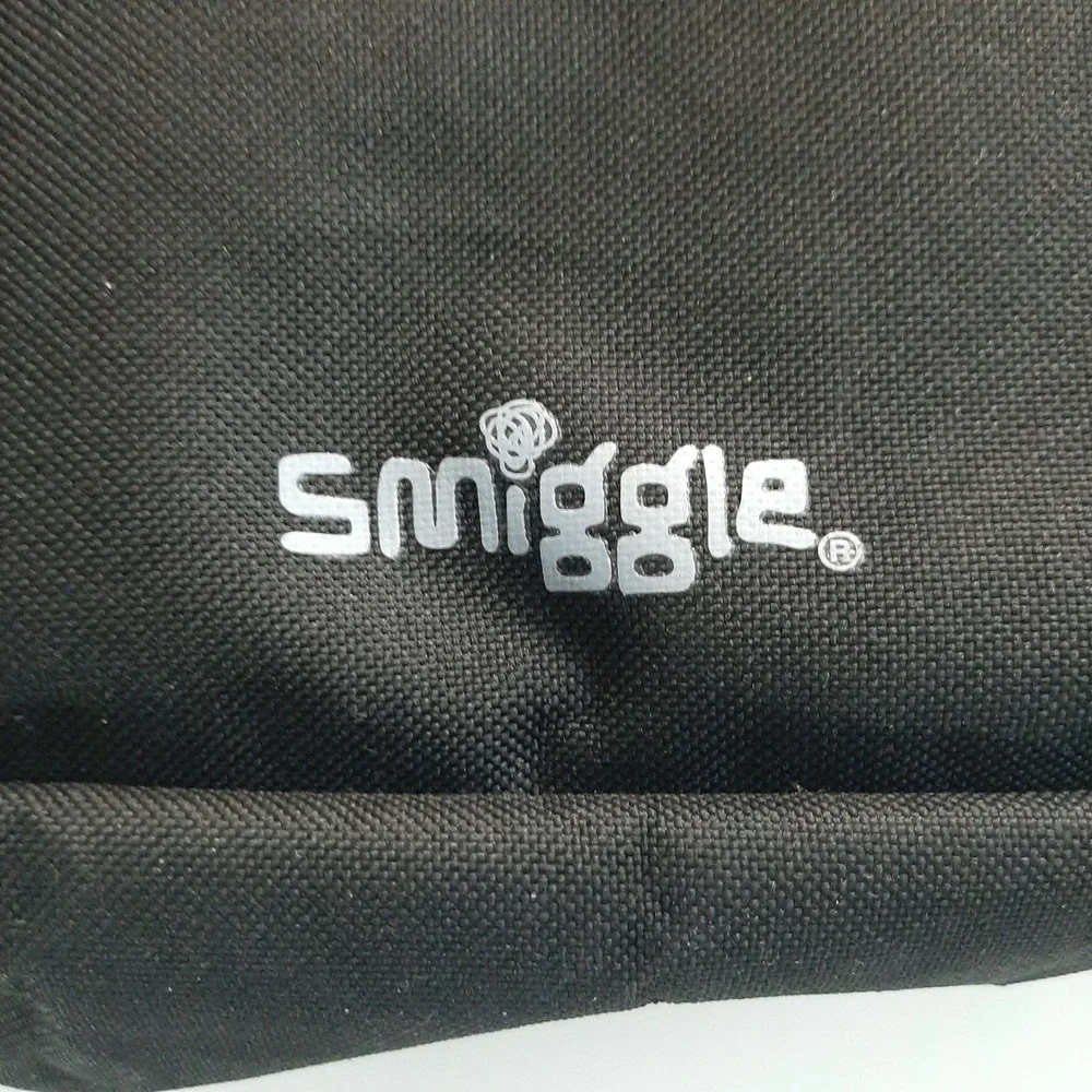Smiggle backpack features